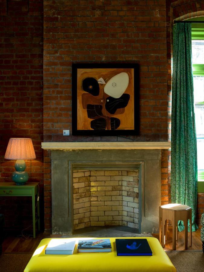 The Observatory Hotel Christchurch Exterior foto A fireplace at the house
