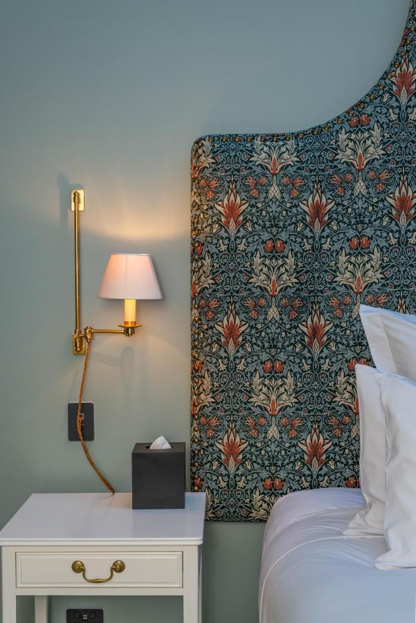 The Observatory Hotel Christchurch Exterior foto Curtain in the bedroom of a suite at the Hotel Axelmannstein