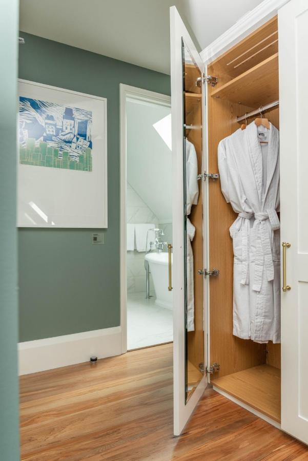 The Observatory Hotel Christchurch Exterior foto A bathrobe hanging on a door